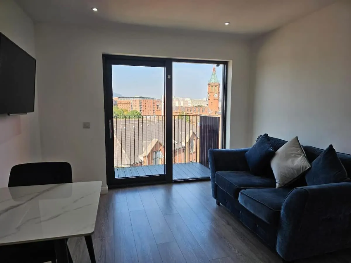 2 Bedroom Flat In 贝尔法斯特
