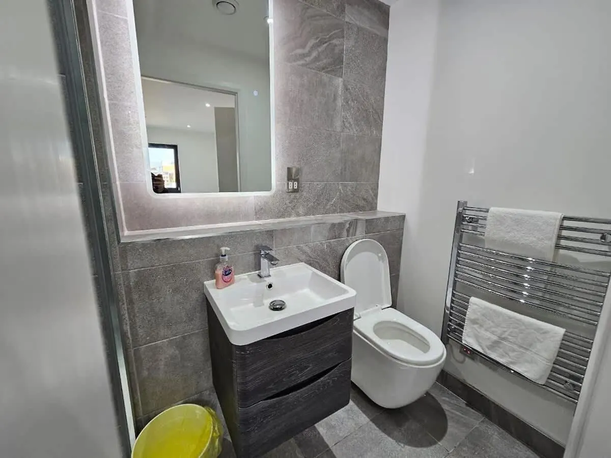 2 Bedroom Flat In Belfast